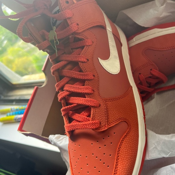 Nike Dunk Limited Edition - Picture 4 of 5